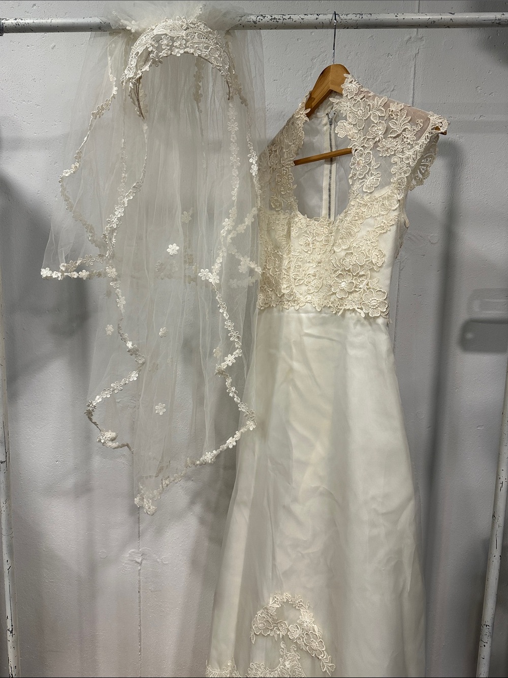 Vintage Ivory Lace wedding Dress lace veil